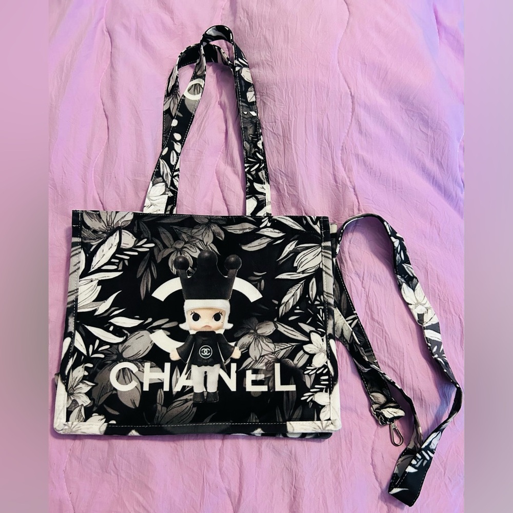 Molly Chanel Tote - Picture 5 of 5